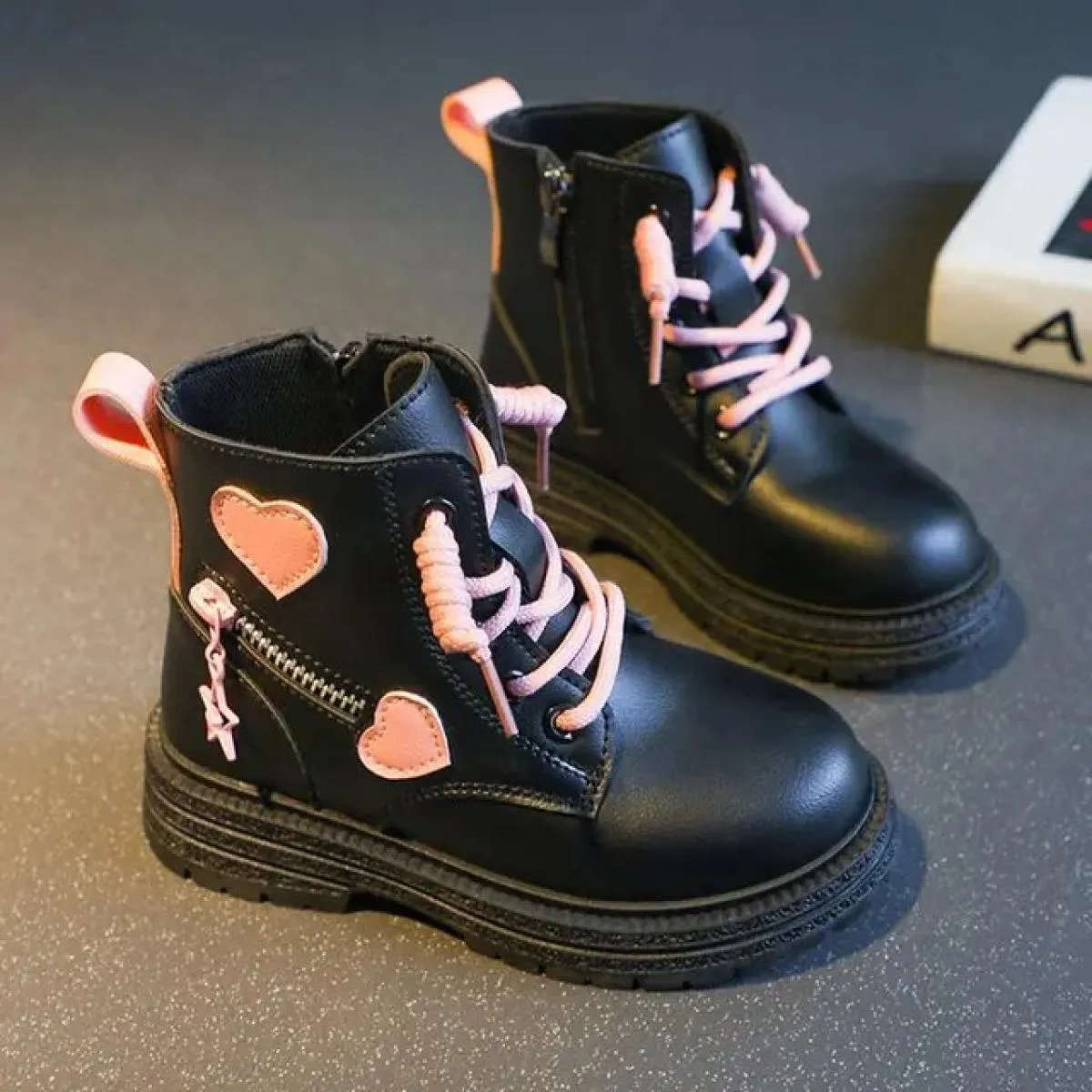 Nuovi stivali da ragazza Stivali di gomma moda per bambini Cool Girls 2024 Autunno Inverno Cotone Suola morbida Rosa con amore Z
