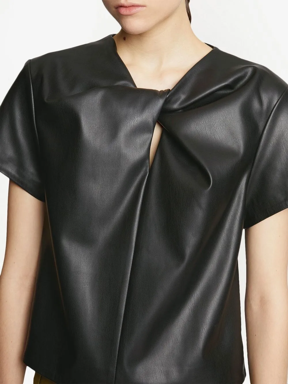 top in pelle sintetica
